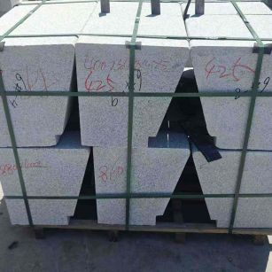 淮安 芝麻白异形坐凳，石凳