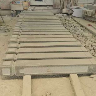 淮安 芝麻白异形加工雕刻-栏杆大柱，方柱