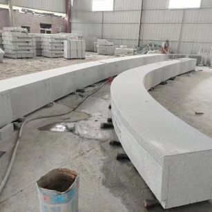 淮安芝麻白花岗岩石板材 园林光面弧形坐凳