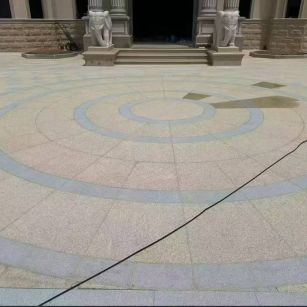 淮安 黄金麻芝麻灰花岗岩石材地铺拼接效果