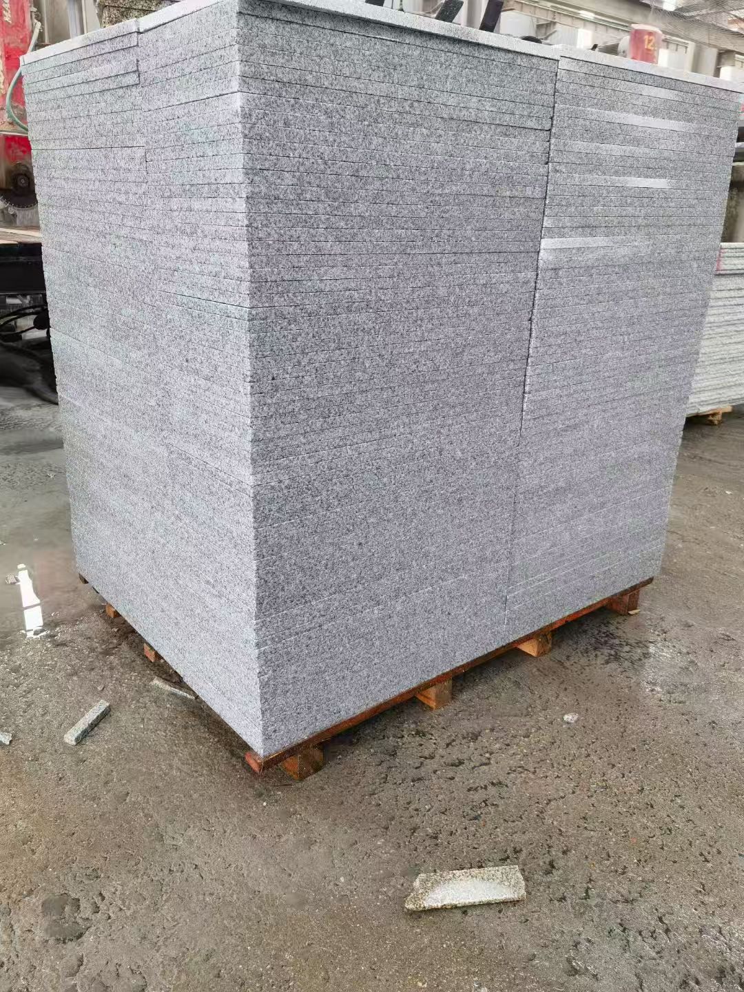 淮安 芝麻白火烧面1.8厚300*600地铺石，尺寸标准，厚薄均匀