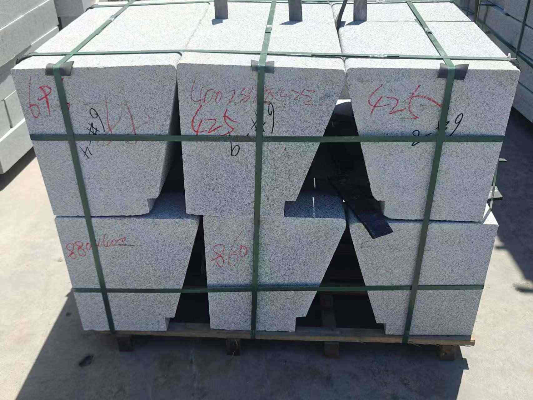 淮安 芝麻白异形坐凳，石凳