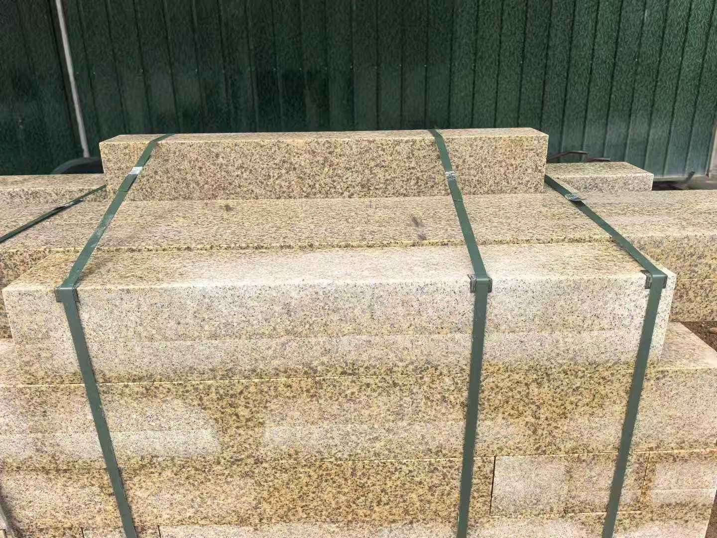 淮安 黄金麻花岗岩石材机切面栏杆料半成品