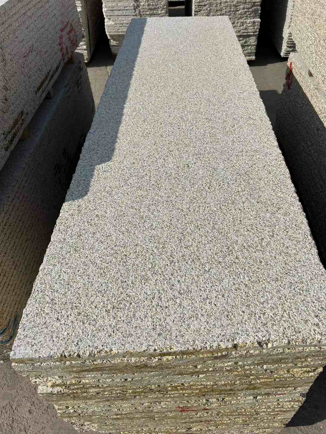 淮安 黄金麻花岗岩荔枝面毛板，半成品