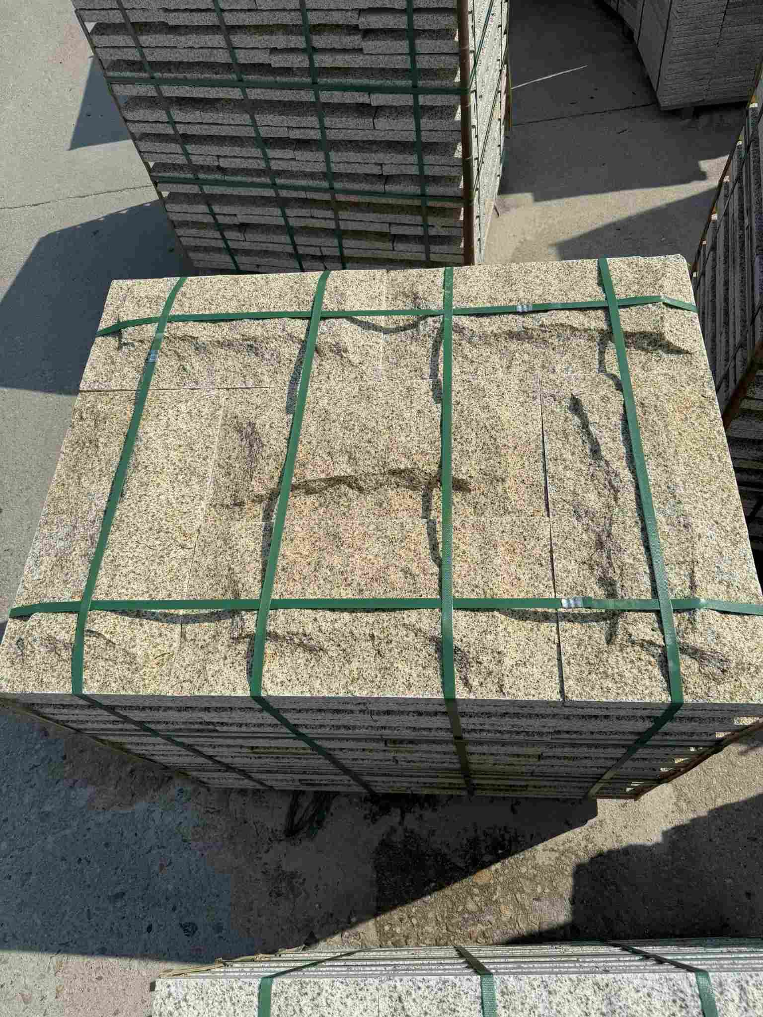 淮安 黄金麻花岗岩石材自然面蘑菇石成品