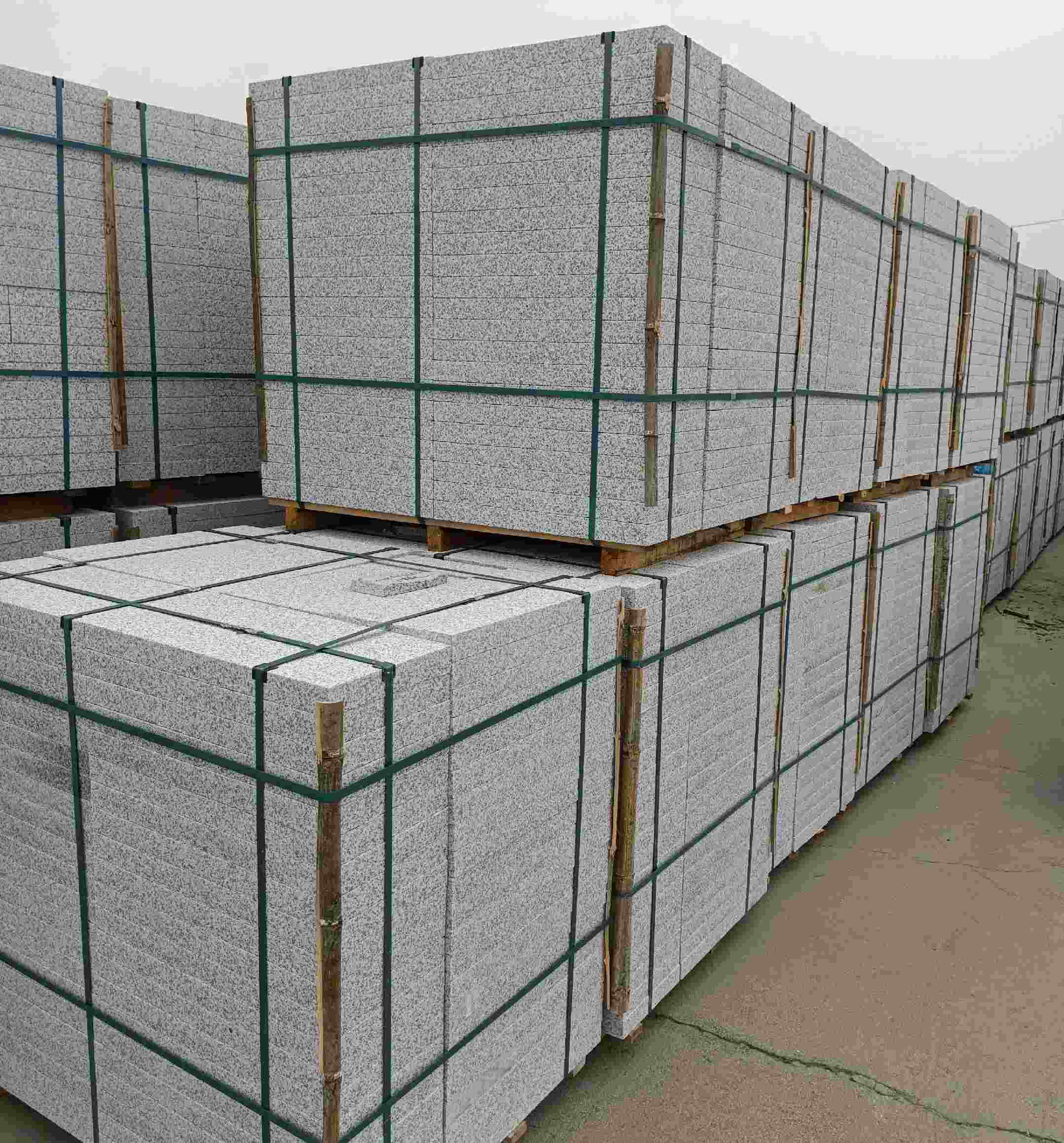 淮安 白麻花岗岩石材荔枝面地铺石（300*600*50）