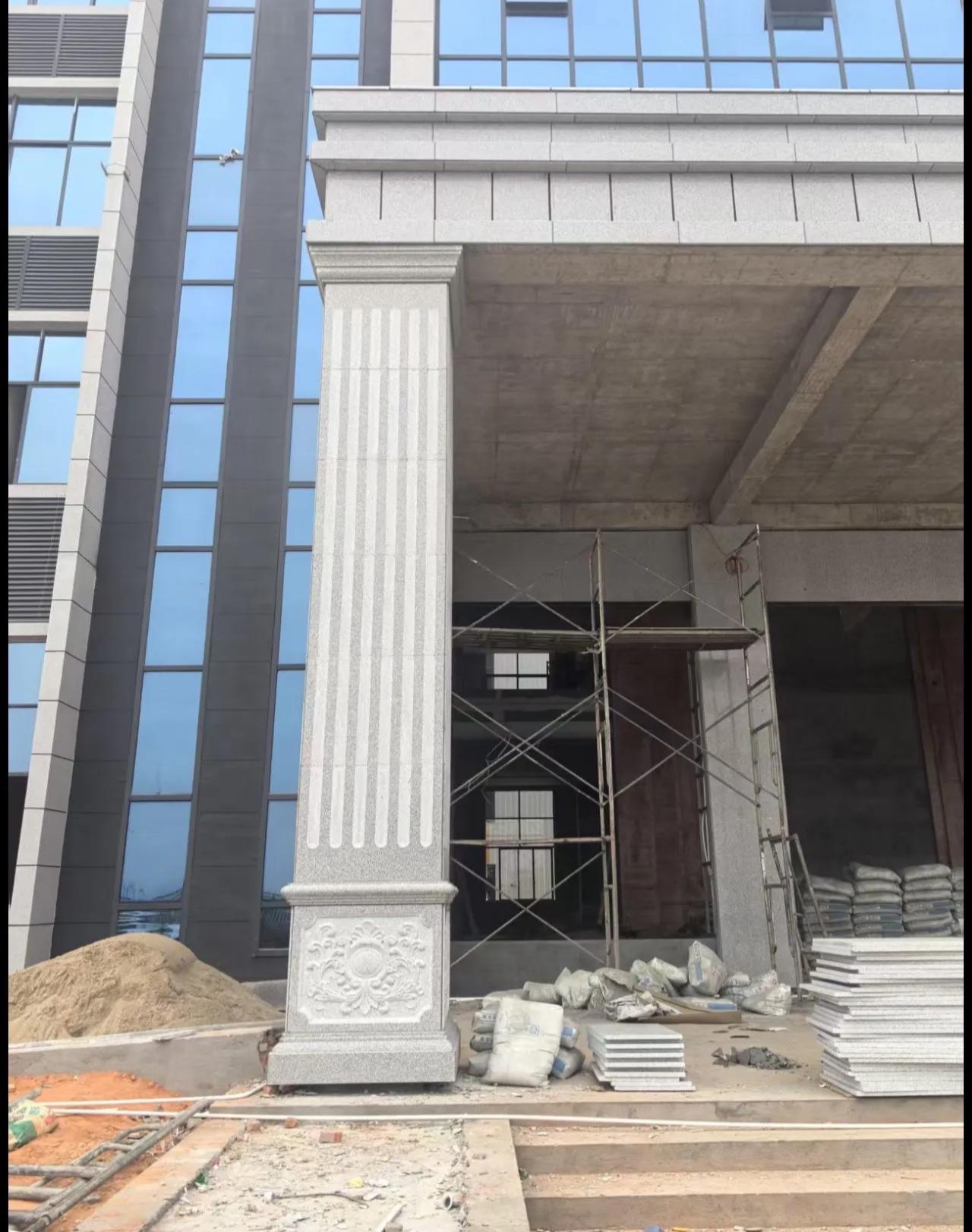 淮安 芝麻白光面花岗岩门楼大柱（罗马柱）配雕花底座