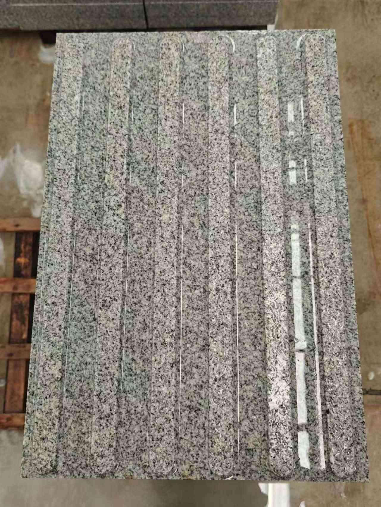 淮安 芝麻白花岗岩荔枝面雕刻盲道，盲条