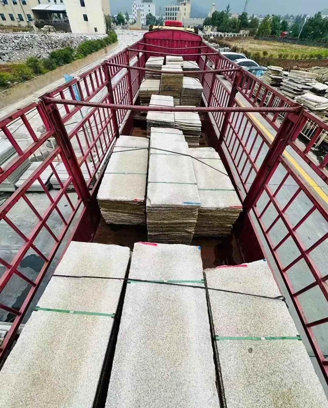 淮安 黄金麻花岗岩荔枝面，光面毛板装车完成