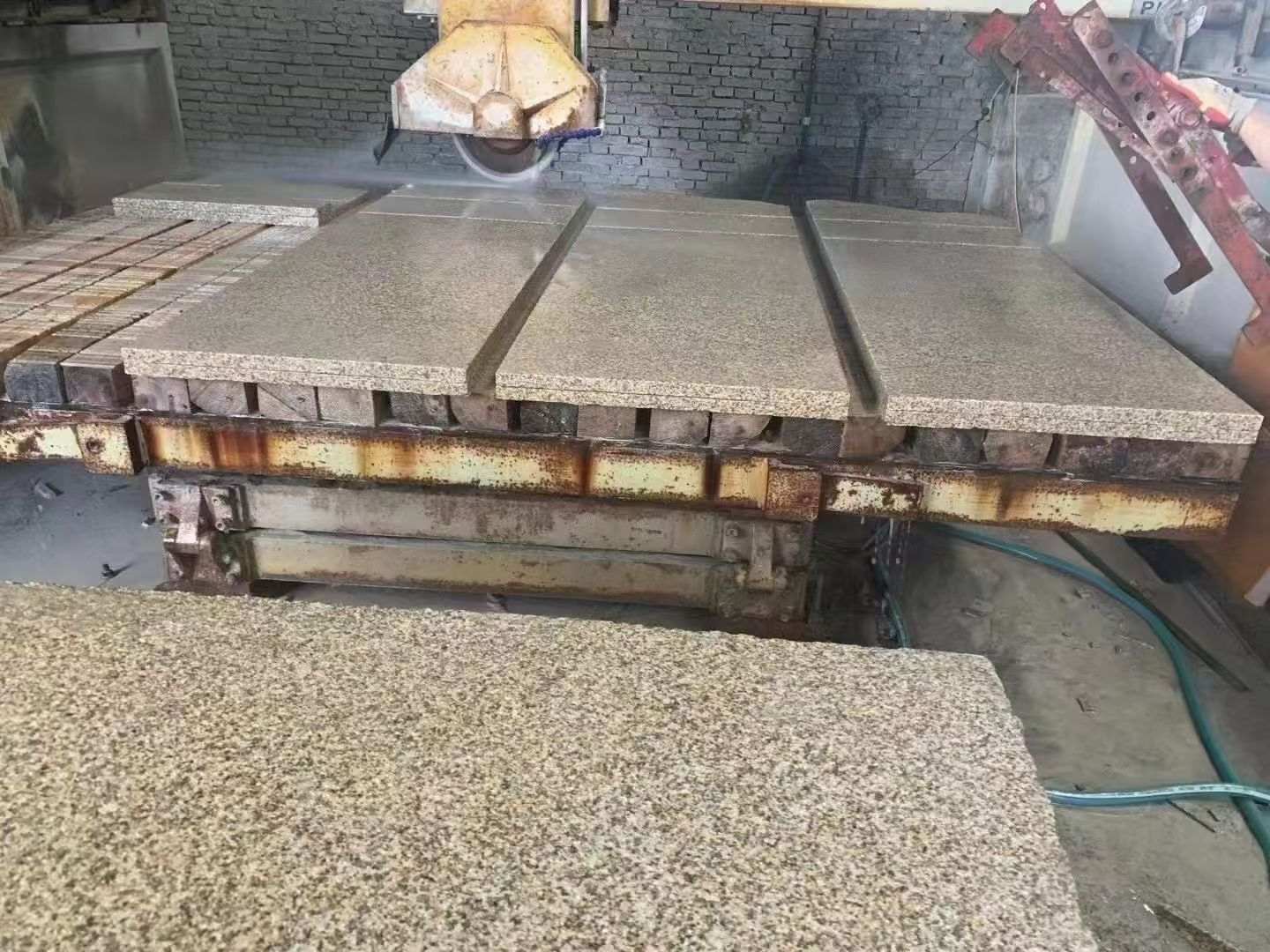 淮安 黄金麻荔枝面成品板加工