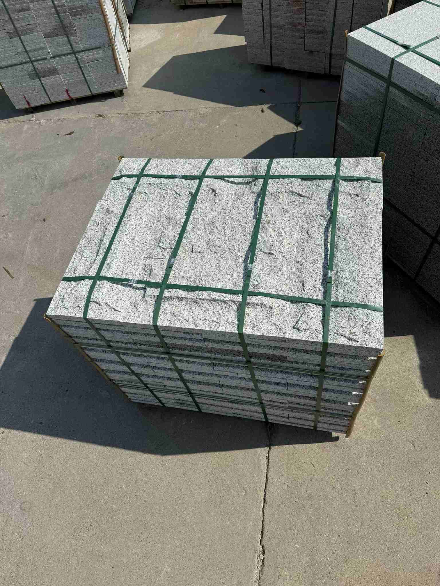 淮安 白麻花岗岩石材自然面蘑菇石成品