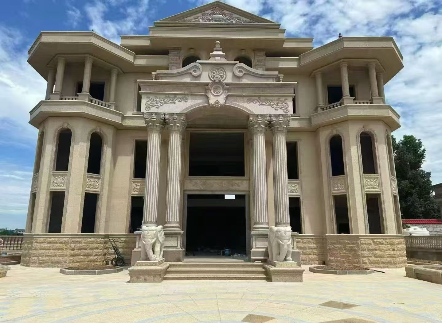 淮安 黄金麻别墅外墙干挂，大柱，大象，蘑菇石，雕花板