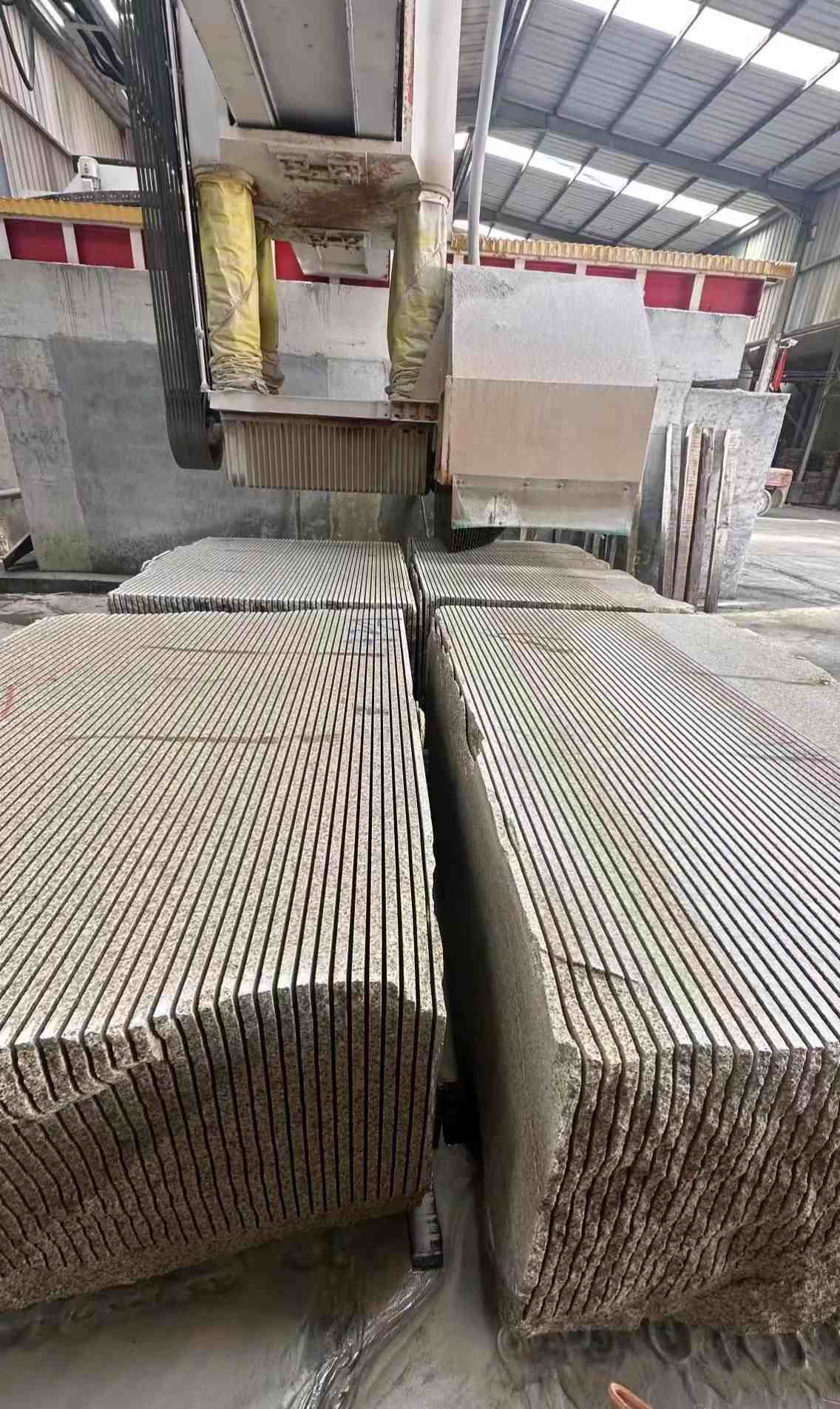 淮安 车间生产日常，黄金麻白麻花岗岩