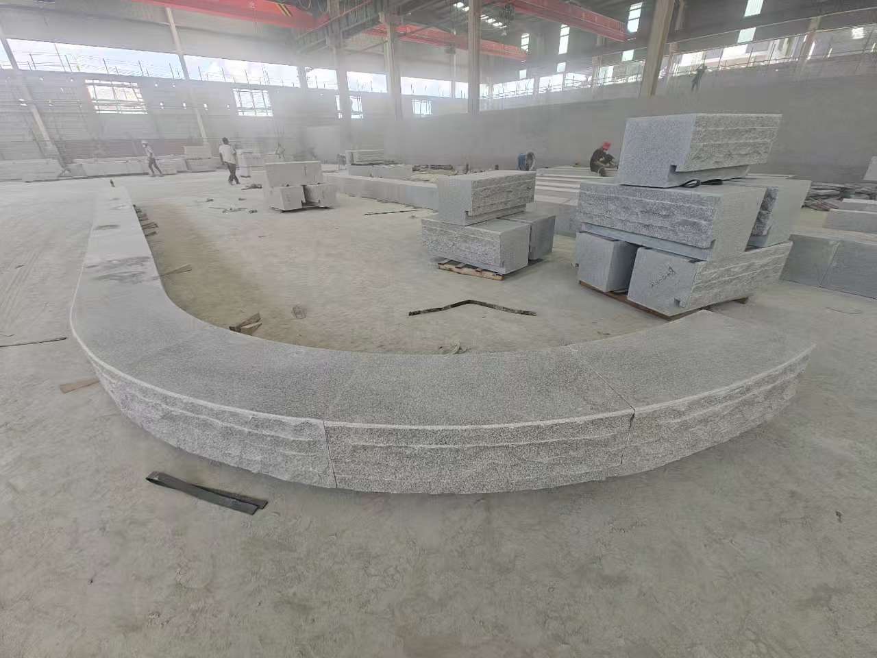 淮安 芝麻白异形坐凳，自然面光面弧形加工